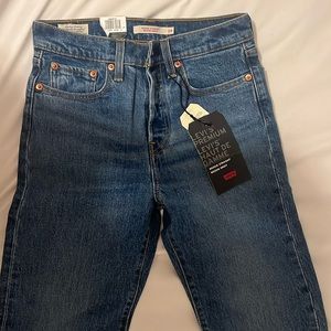Brand new Levi’s wedgie straight jeans with a raw hem